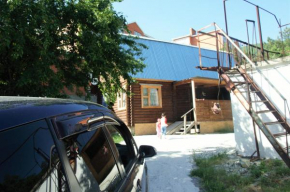 Guest house on Bolnichnyi 11